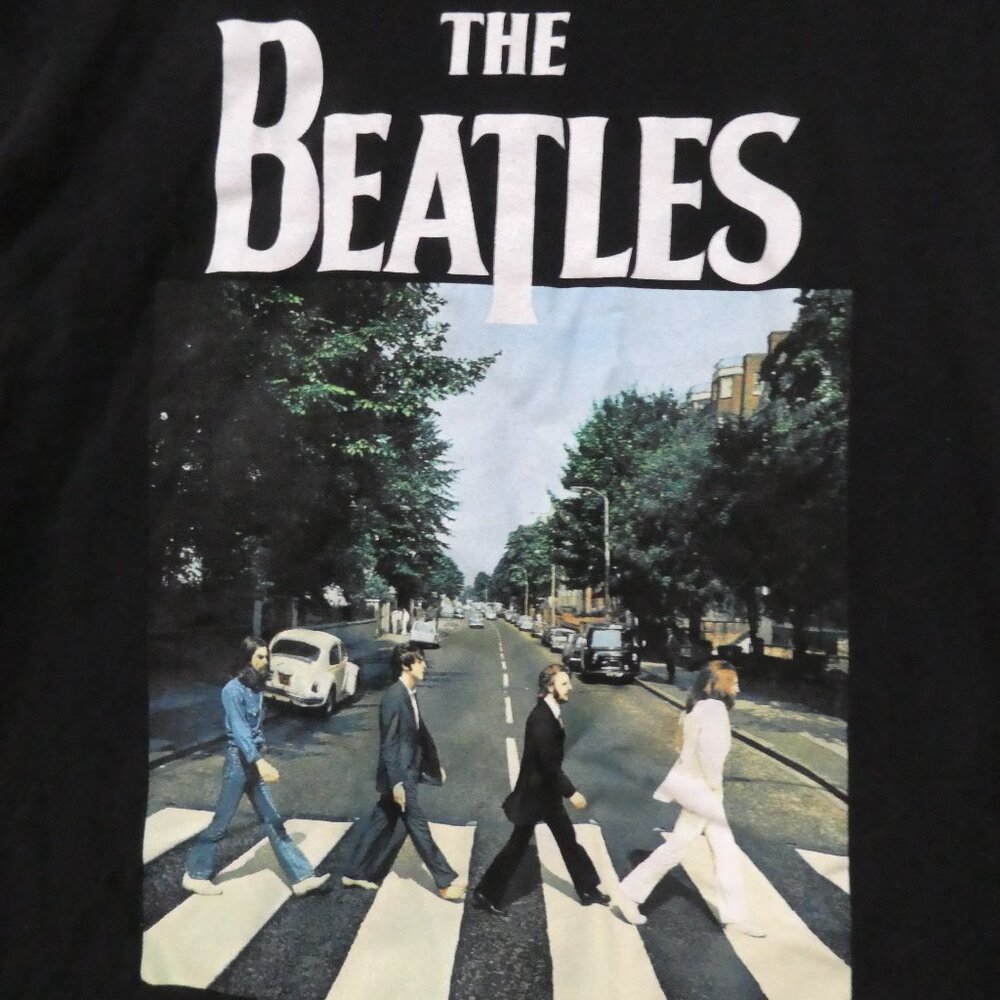 THE BEATLES © 2002 | medium | Black Beatles Abbey Road T-Shirt